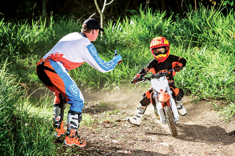 ktm_christmas_03