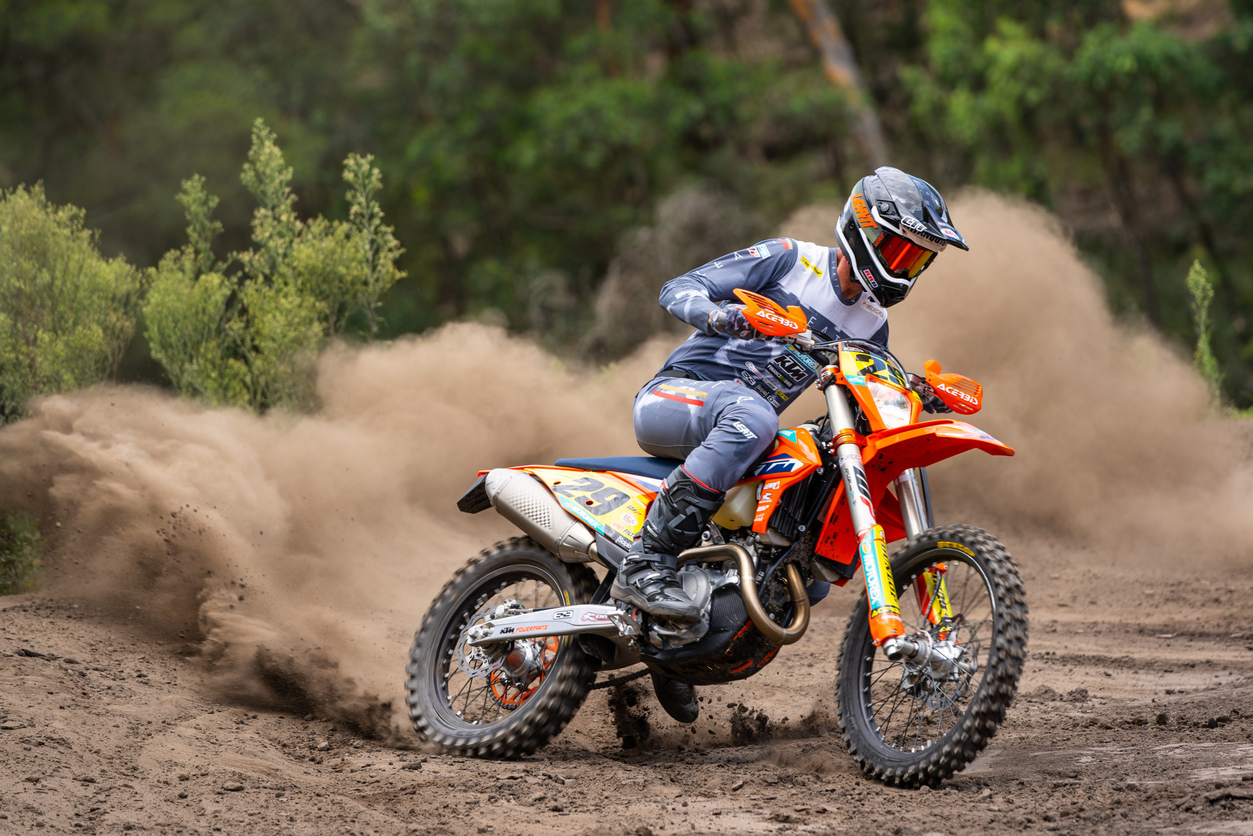 KTM SIGNS OFF-ROAD POWER COUPLE - Transmoto