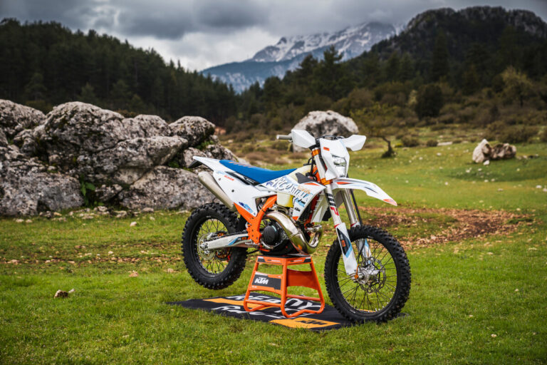 FIRST LOOK: 2024 KTM SIX DAYS RANGE - Transmoto