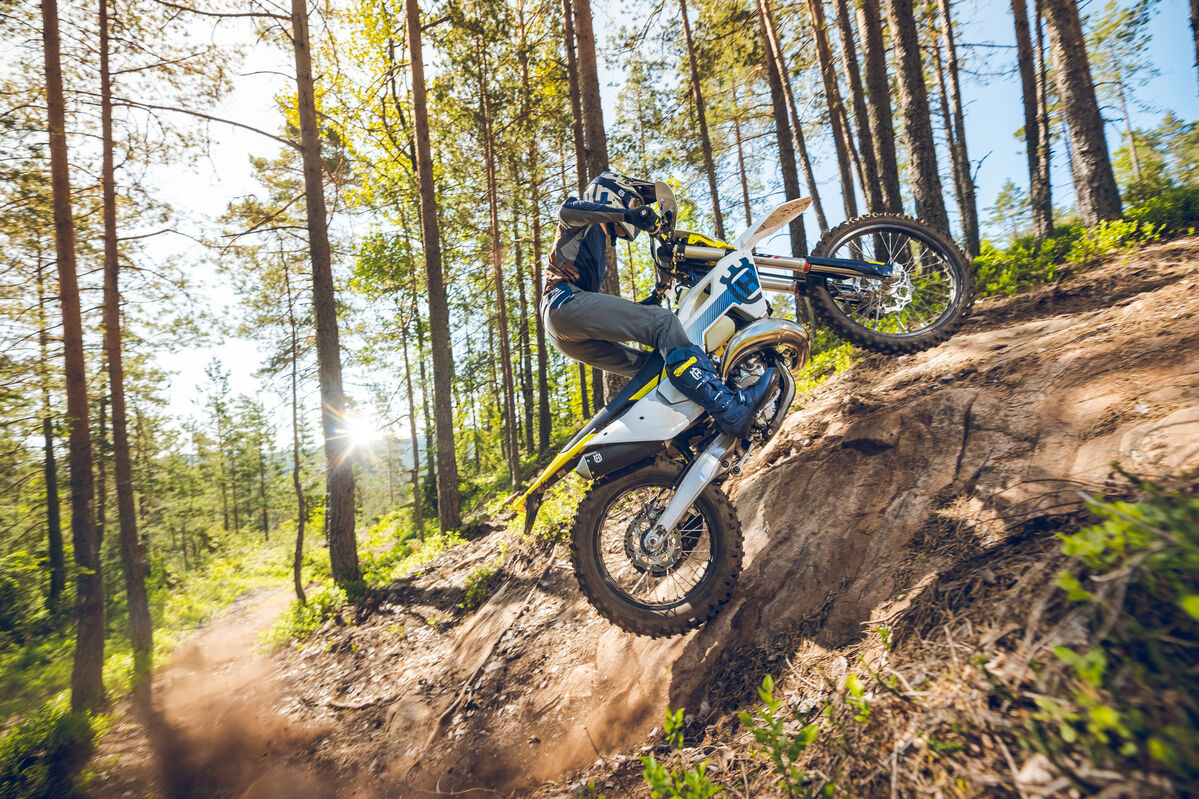 HUSKY S 2024 ENDURO MODELS R D REVELATIONS Transmoto   136055 2024 Enduro Range Action 