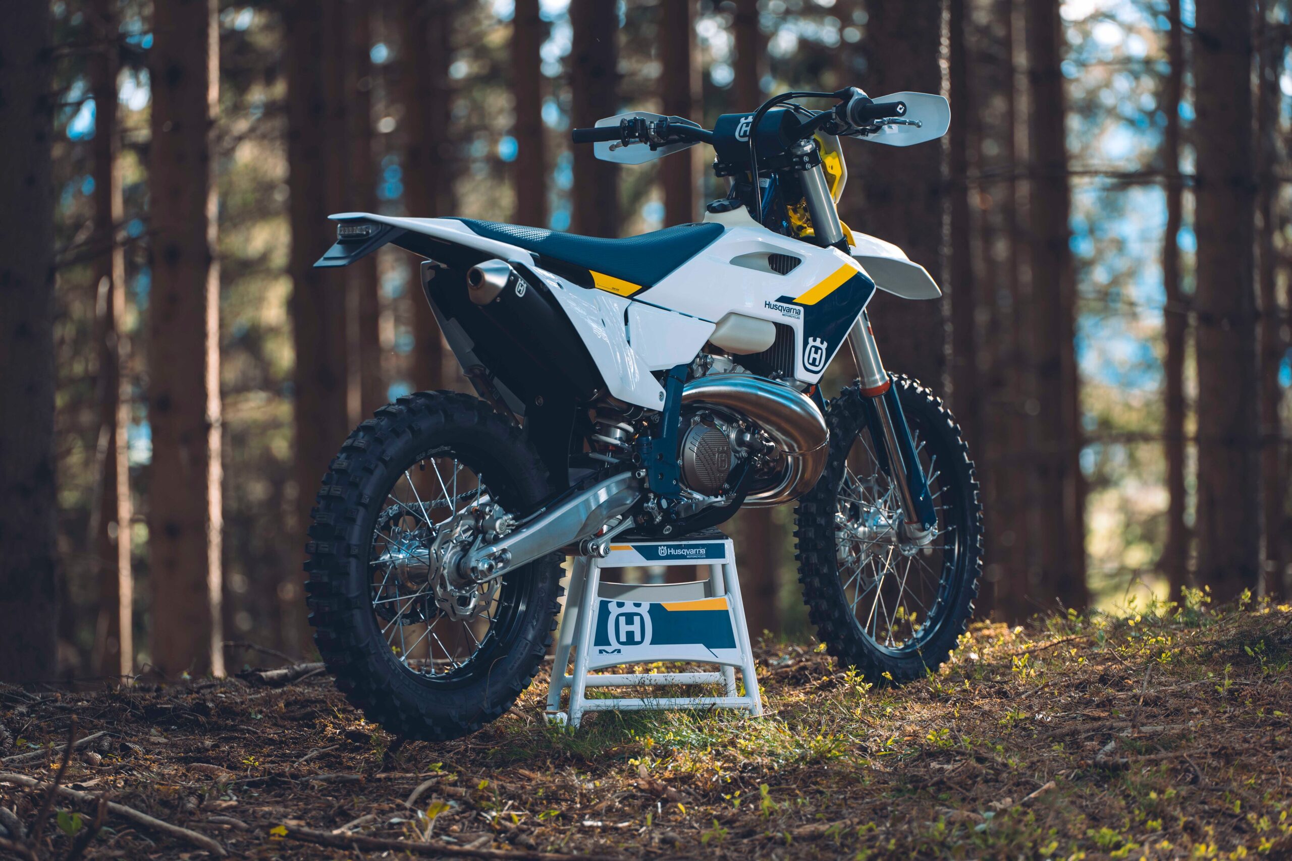 FIRST LOOK: 2025 HUSQVARNA ENDURO MODELS - Transmoto