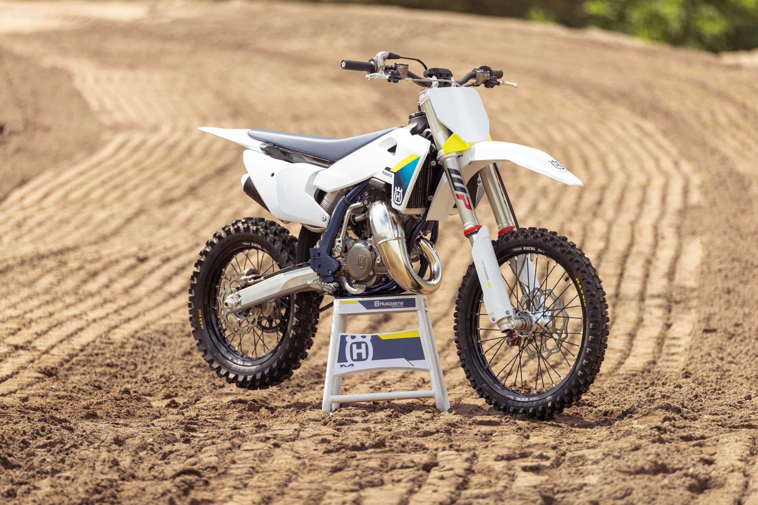 FIRST LOOK: 2025 HUSQVARNA TC85 - Transmoto