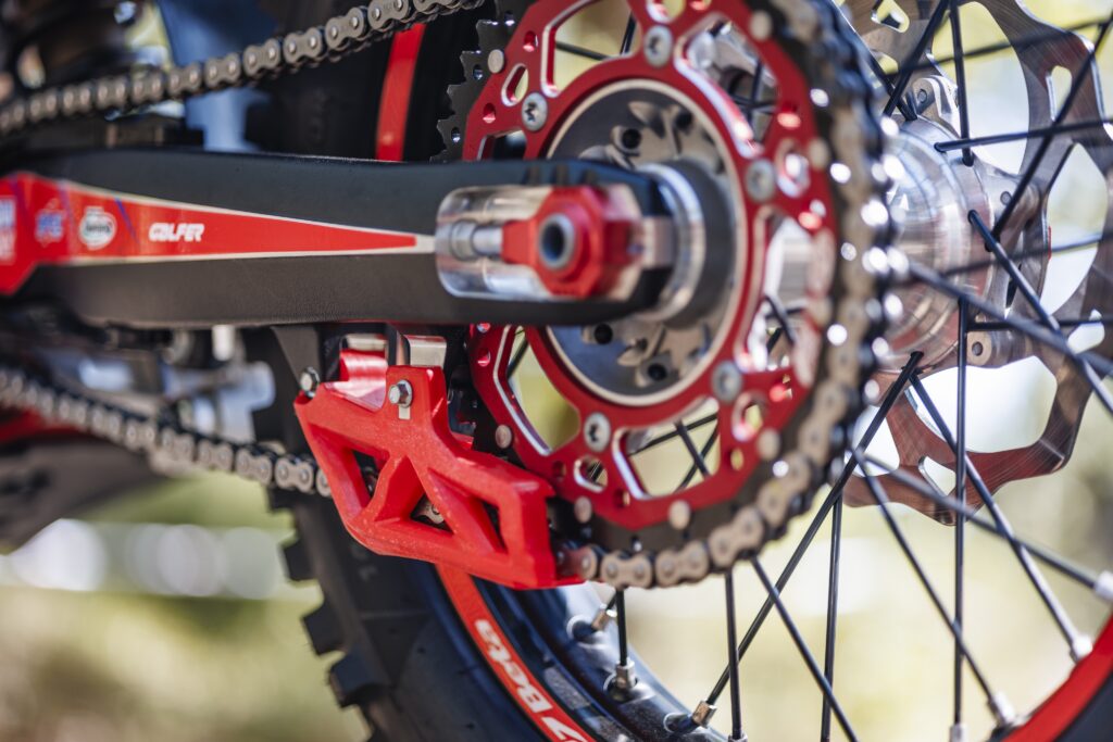 Beta reinforced chain guard in red, fitted to a Beta 2027 RR race model.